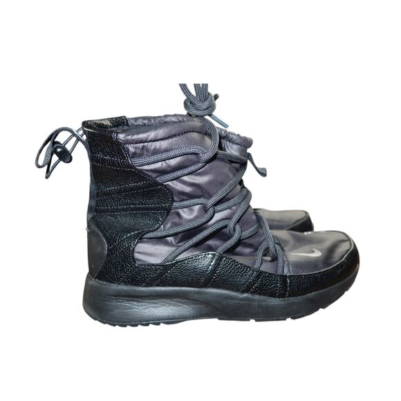 Nike Tanjun High Rise Boots Black Women's 9 - Picture 1 of 6